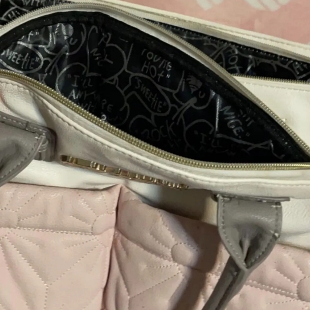 NWOT Betsey Johnson Diaper bag pink white and grey quilted heart - Picture 3 of 4